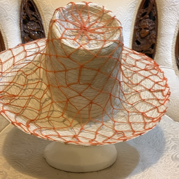 White straw sun hat with coral netting. - Picture 3 of 5